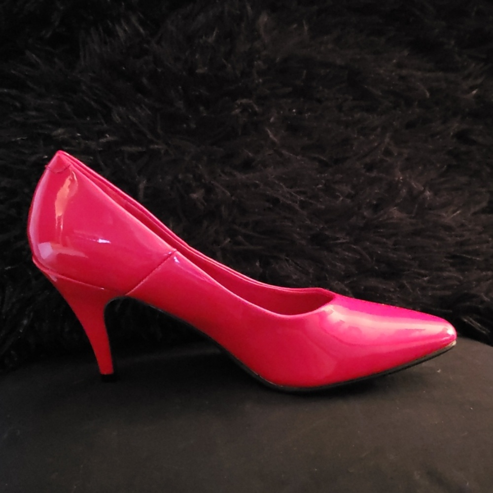 HEELS NEVER WORN